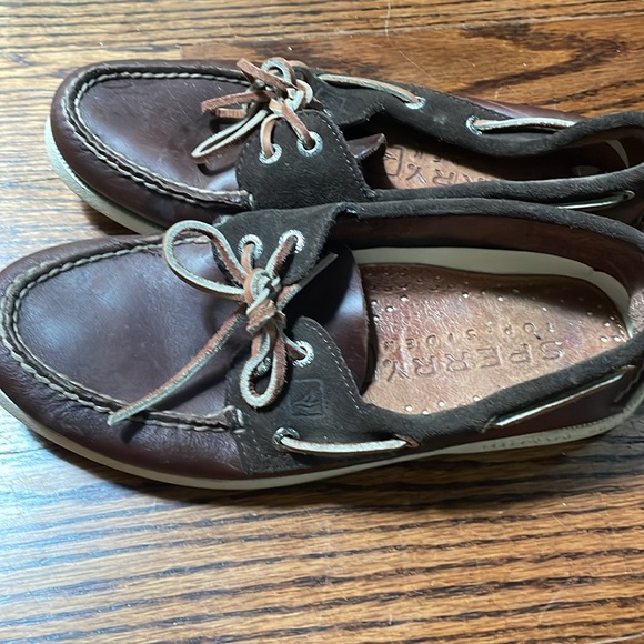 Gently used leather Sperry topsiders. - Picture 2 of 2